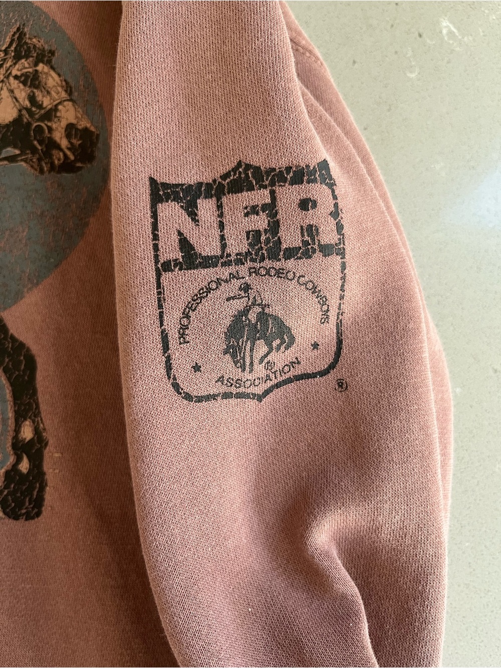 NRA National Finals Rodeo Cowboy Hoodie Sweatshirt Mauve Men’s Size Large - Picture 6 of 9